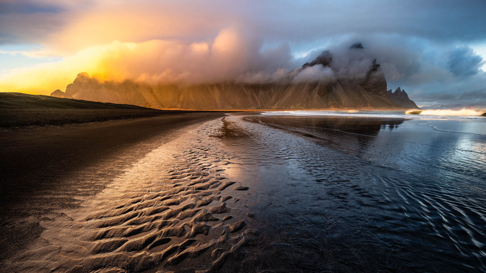 Landscape Gallery 2 Stunning mountain reflection at sunset